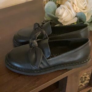 Girl’s Black Bow Shoes Size 1